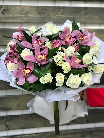 Букет цветов из: Розы и Хризантемы в Радице-Крыловке