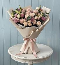 Букет цветов из:  Розы и Лизиантусы в Радице-Крыловке