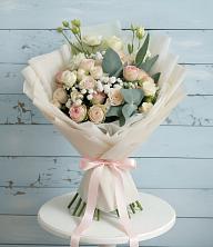 Букет цветов из:  Розы и Лизиантусы в Радице-Крыловке