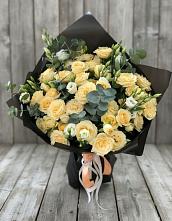 Букет цветов из:  Розы и Лизиантусы в Радице-Крыловке