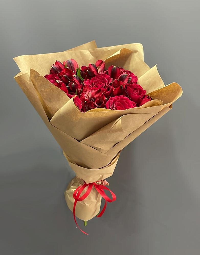 Букет цветов из: Альстромерии и Розы в Радице-Крыловке