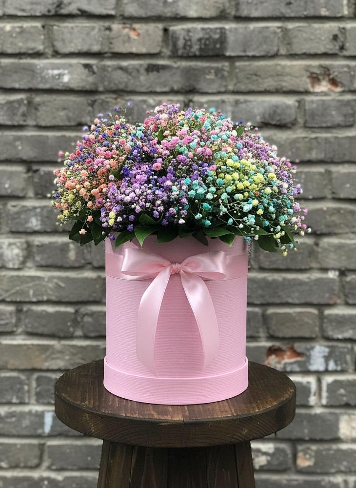 Цветочная композиция из Гипсофила и Розы в шляпной коробке в Радице-Крыловке