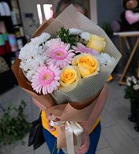 Букет цветов из:  Герберы, Розы и Хризантемы в Радице-Крыловке