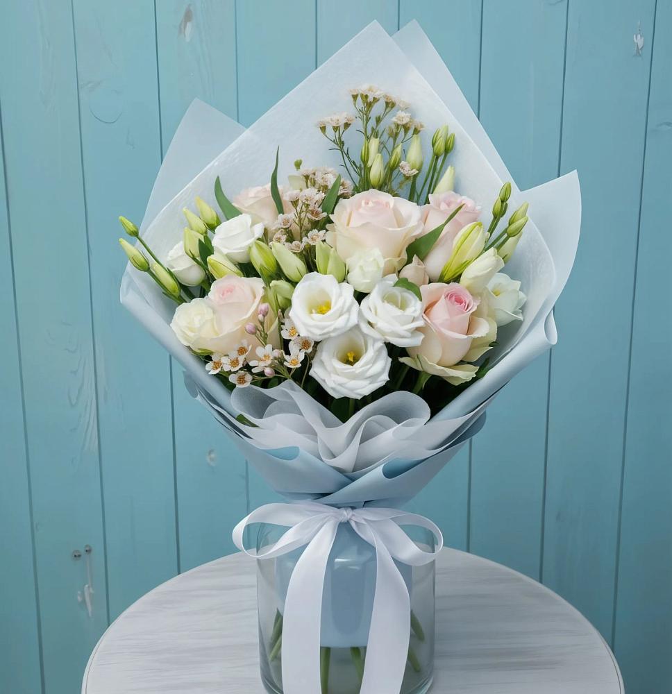 Букет цветов из: Розы и Лизиантусы в Радице-Крыловке