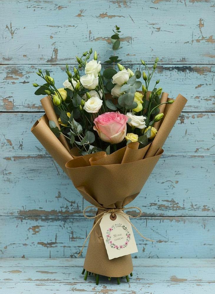 Букет цветов из: Розы и Лизиантусы в Радице-Крыловке