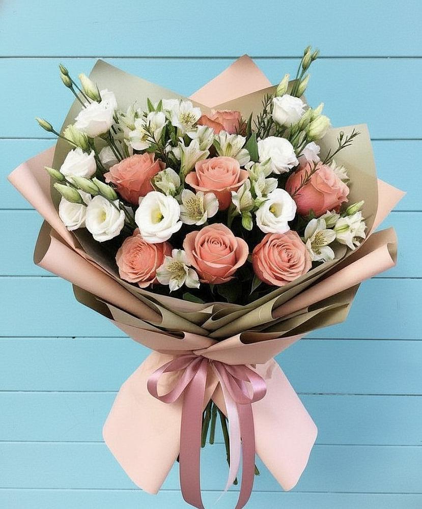 Букет цветов из: Розы, Альстромерии и Лизиантусы в Радице-Крыловке
