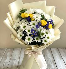 Букет цветов из:  Ирисы, Хризантемы и Розы #REPLACE_PRED# Радице-Крыловке
