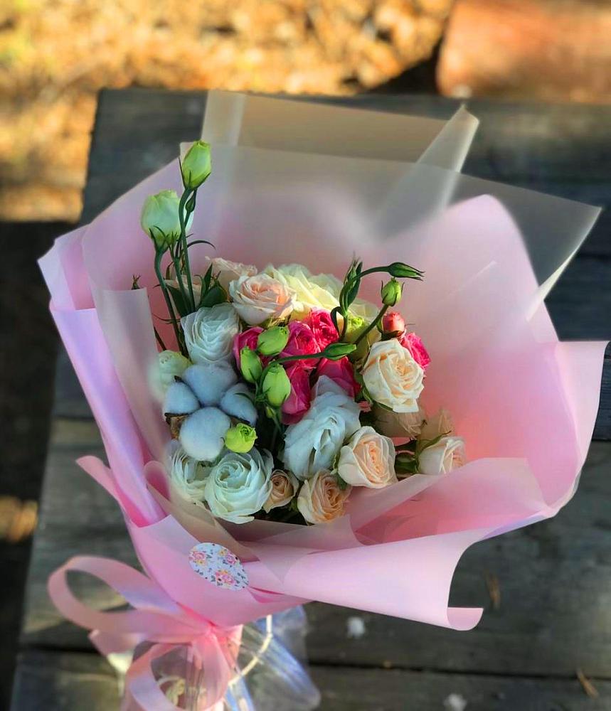 Букет цветов из: Розы и Лизиантусы в Радице-Крыловке