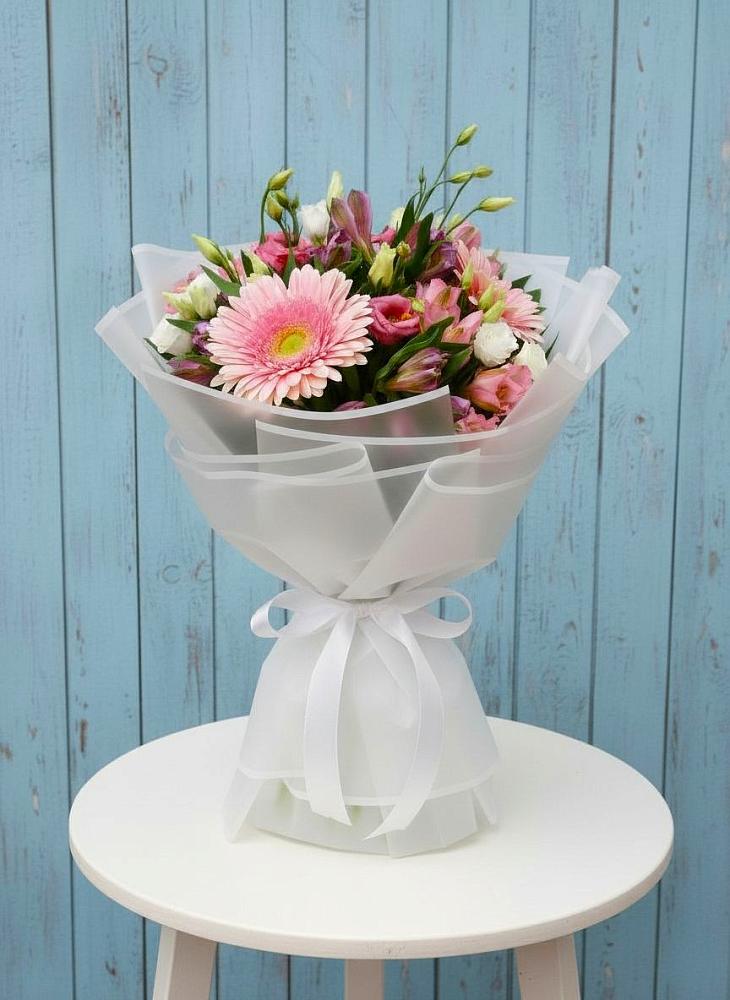 Букет цветов из: Герберы, Альстромерии и Лизиантусы в Радице-Крыловке