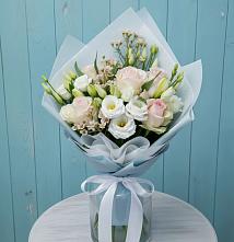 Букет цветов из:  Розы и Лизиантусы в Радице-Крыловке