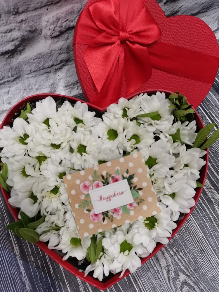 Цветочная композиция из Хризантемы в виде сердца в Радице-Крыловке