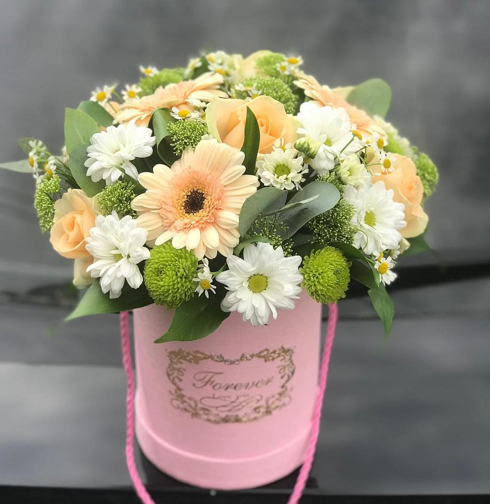 Цветочная композиция из Розы, Герберы и Хризантемы в шляпной коробке в Радице-Крыловке