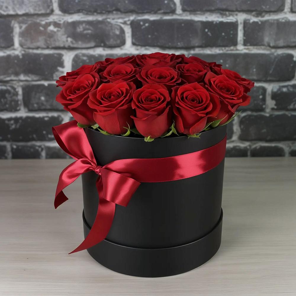 Цветочная композиция из Розы в шляпной коробке в Радице-Крыловке