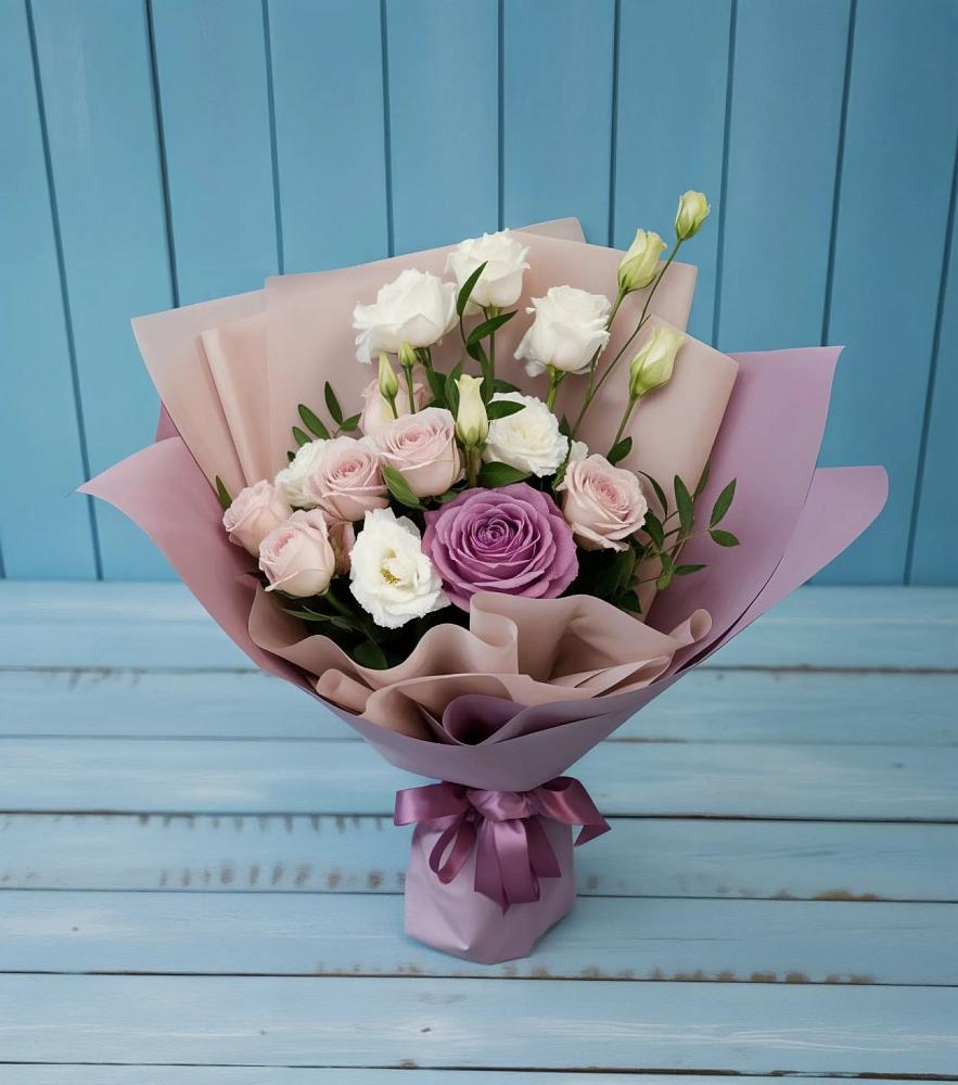 Букет цветов из: Розы и Лизиантусы в Радице-Крыловке